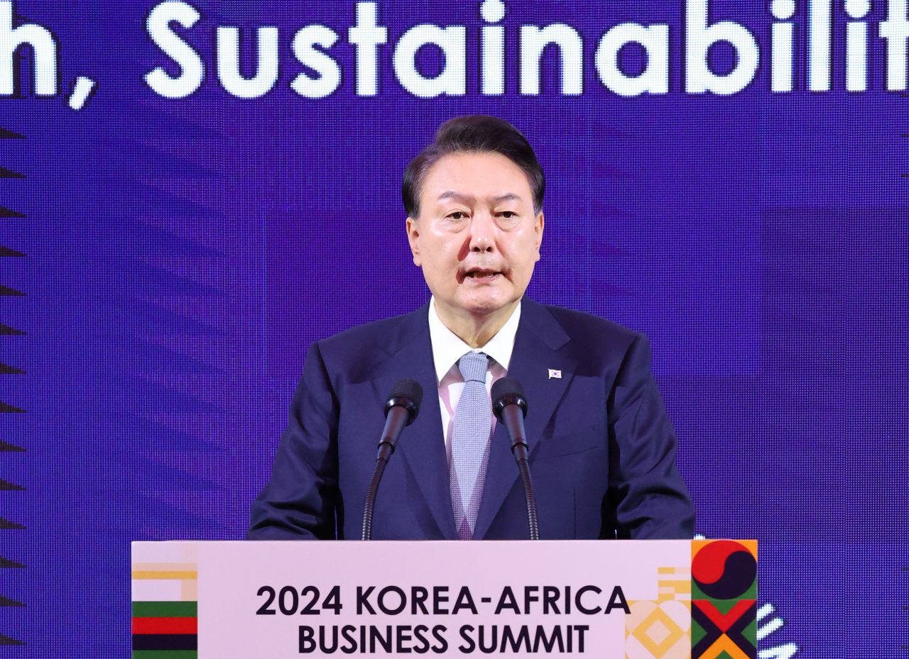 윤석열 대통령이 5일 서울 중구 롯데호텔에서 열린 '2024 한-아프리카 비즈니스 서밋 개회식'에서 기조연설을 하고 있다. [연합]
