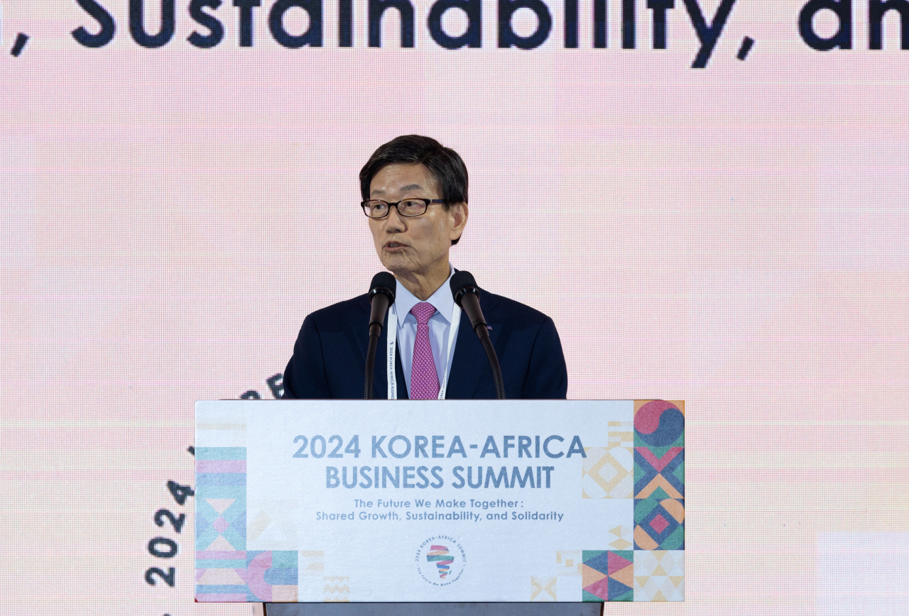 5일 서울 소공동 롯데호텔에서 개최된 ‘2024 한-아프리카 비즈니스 서밋’에서 윤진식 한국무역협회 회장이 개회사를 하고 있다. [무역협회 제공]