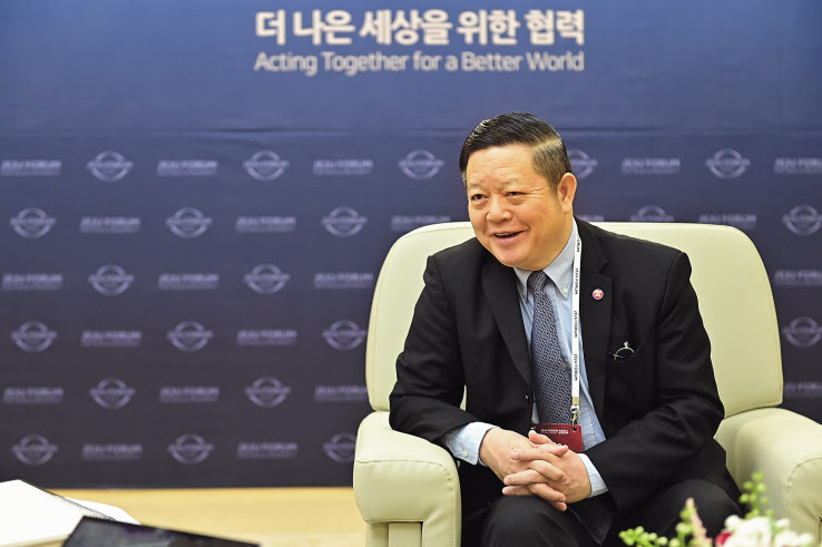 까으 끔 후은 아세안 사무총장이 지난달 31일 제주 서귀포시 국제컨벤션센터에서 헤럴드경제와 인터뷰하고 있다.