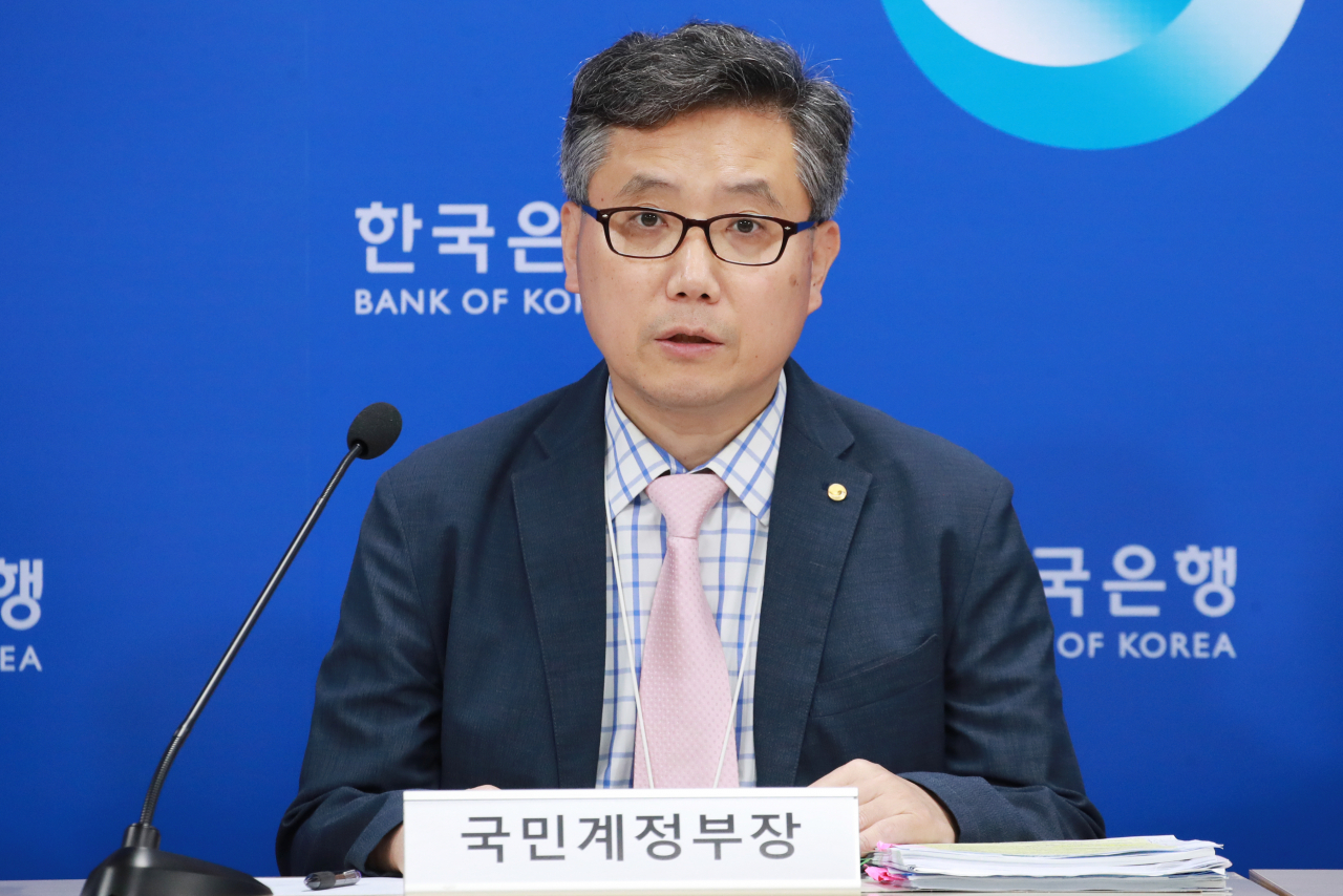 최정태 한국은행 경제통계국 국민계정부장이 5일 서울 중구 한국은행에서 열린 2024년 1/4분기 국민소득(잠정) 및 국민계정 2020년 기준년 1차 개편 결과 설명회에서 발표하고 있다. [연합]