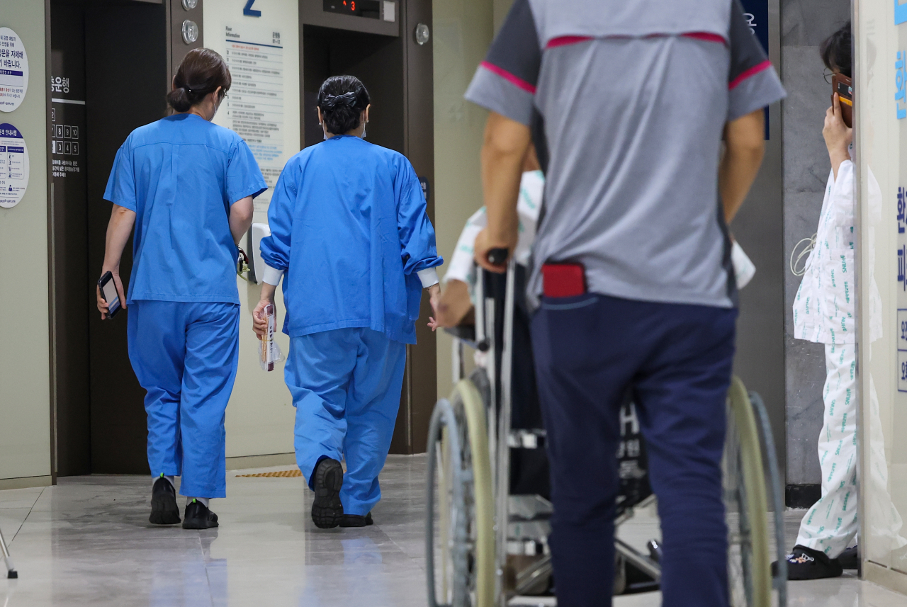Medical personnel and patients walk in a general hospital in Seoul. (Yonhap)