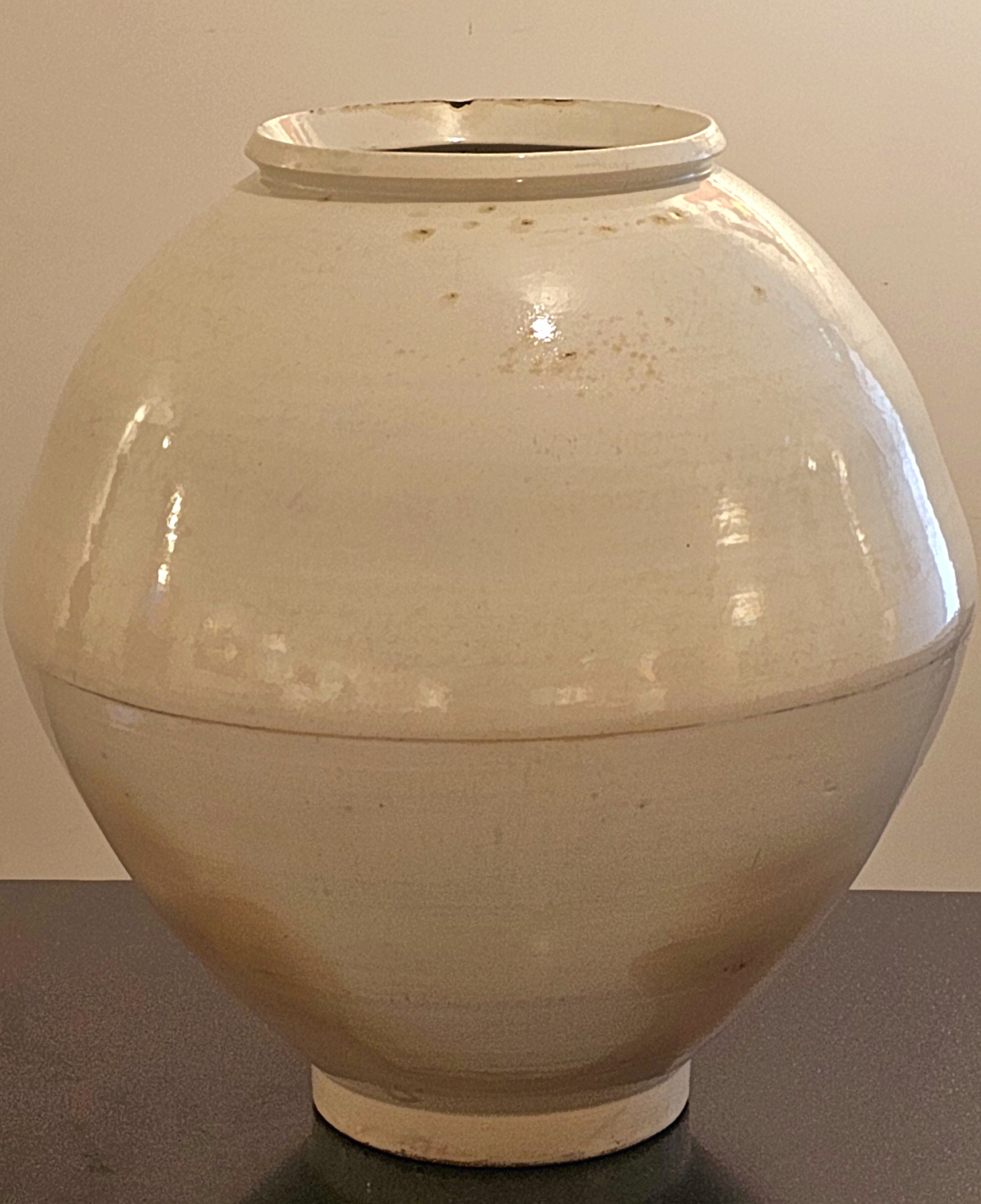 18세기 금사리 백자달항아리 53cm. [사진=해성아트센터]