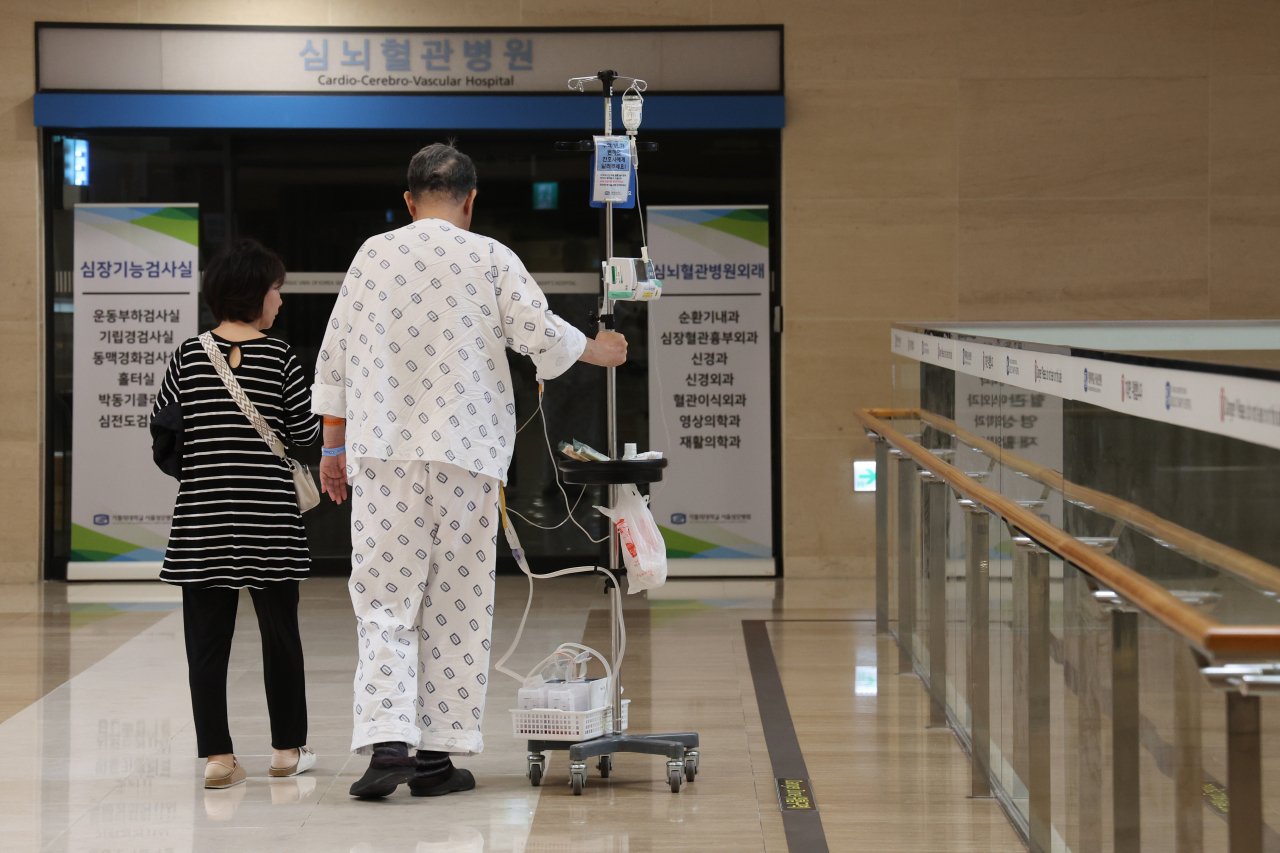 “파업할 시간에 환자 돌봐야”…의협 ‘전면휴진’ 선언에 환자·보호자 울분