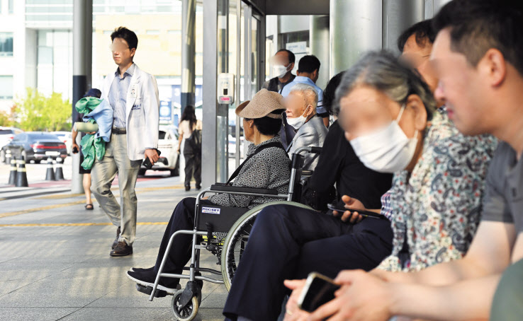 “파업할 시간에 환자 돌봐야”...환자·보호자 울분