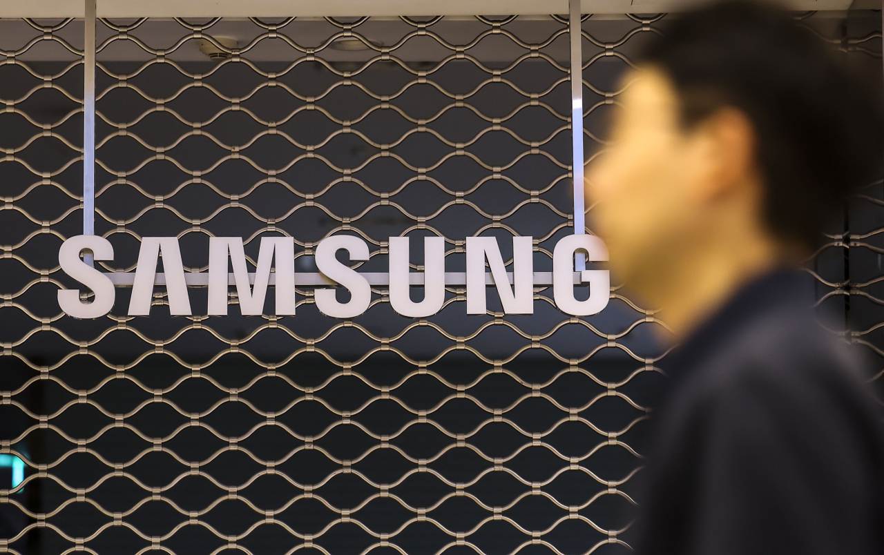 A Samsung logo is seen at Samsung Electronics' Seocho office in southern Seoul. (Newsis)