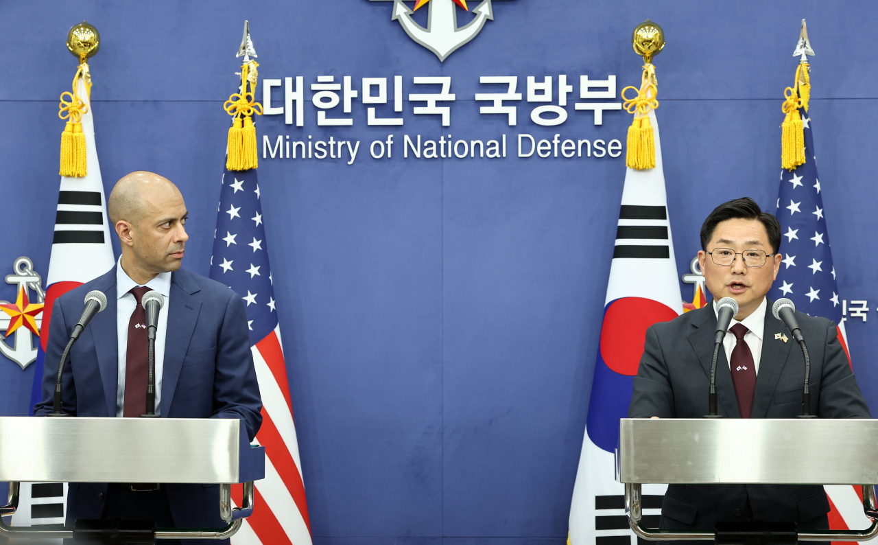 10일 오후 서울 국방부에서 조창래 국방부 국방정책실장과 비핀 나랑 미국 국방부 우주정책차관보대행이 한미 핵협의그룹(NCG) 공동 기자회견을 하고 있다. [연합]