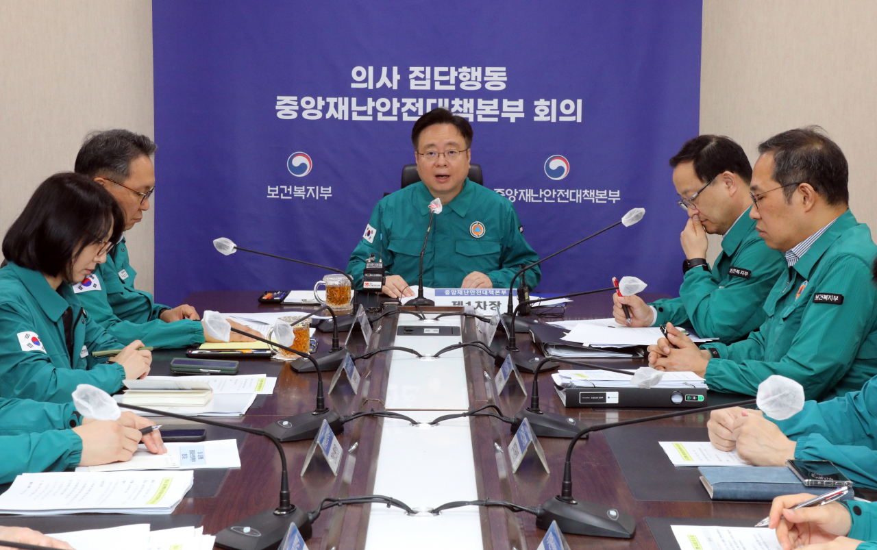 조규홍 보건복지부 장관이 10일 오전 정부세종청사 보건복지부 영상회의실에서 열린 의사 집단행동 중앙재난안전대책본부 회의에서 발언하고 있다. [연합]