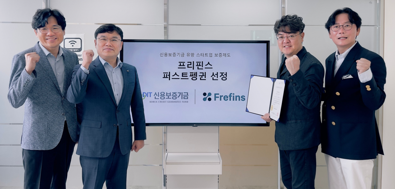 프리핀스가 신용보증기금의 유망 스타트업 보증 제도인 '퍼스트펭귄'에 선정되어 3년간 15억원 규모의 신용 보증과 금융 지원 혜택을 받는다고 11일 밝혔다. 오른쪽부터 신상용 프리핀스 각자대표, 김병석 각자대표, 조준기 신용보증기금 인천스타트업지점장, 방현식 팀장. [프리핀스 제공]