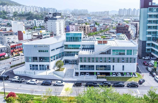 순천역 인근에 신축된 생태비즈니스센터. [순천시 제공]