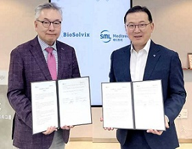 바이오솔빅스 최수영 대표(왼쪽)와 SML메디트리 이동수 대표가 협약을 하고 있다. 양사 제공]