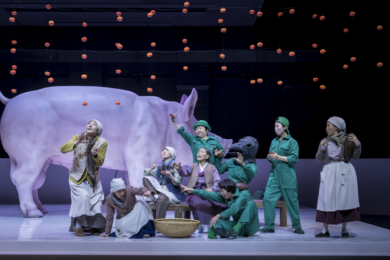 A scene from “Hwal Hwa San” (National Theater Company of Korea)