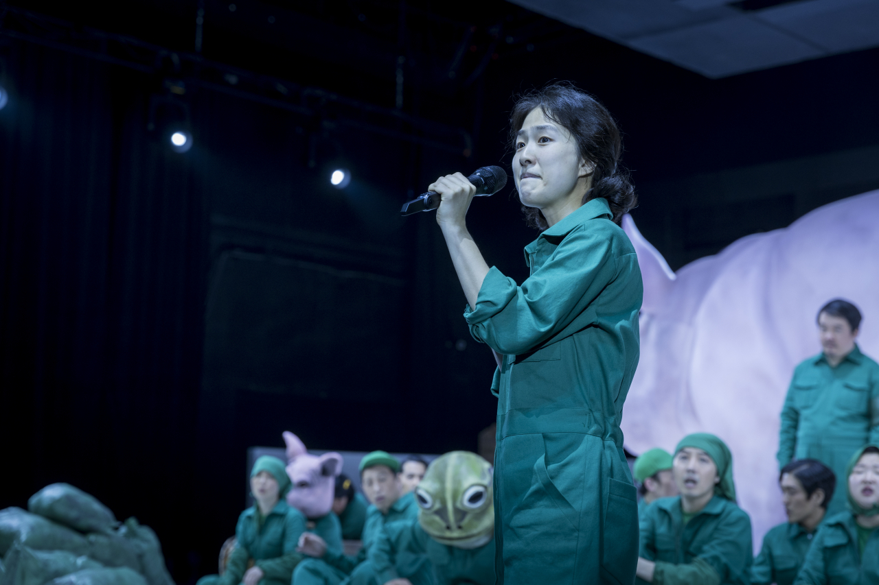 A scene from “Hwal Hwa San” (National Theater Company of Korea)
