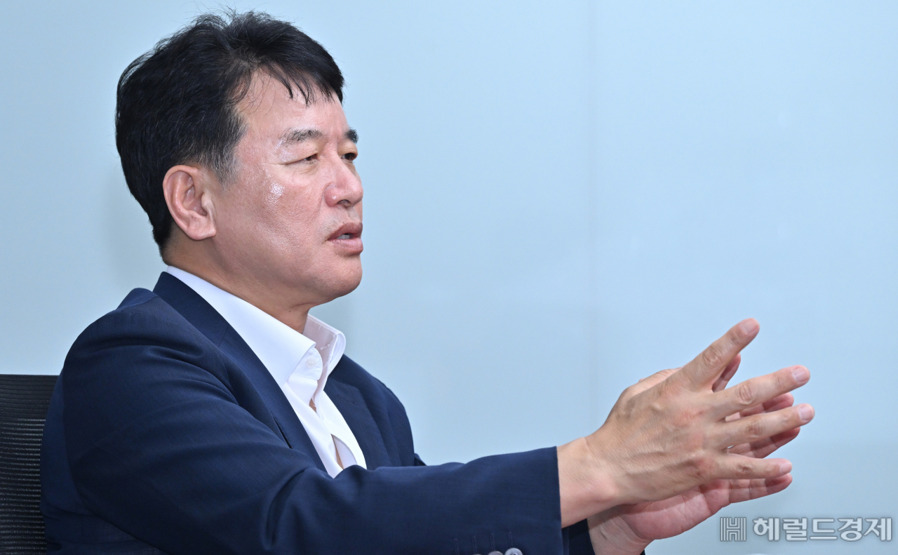 문진석 더불어민주당 의원이 7일 오후 서울 여의도 국회 의원회관에서 헤럴드경제와 인터뷰를 하고 있다. 임세준 기자