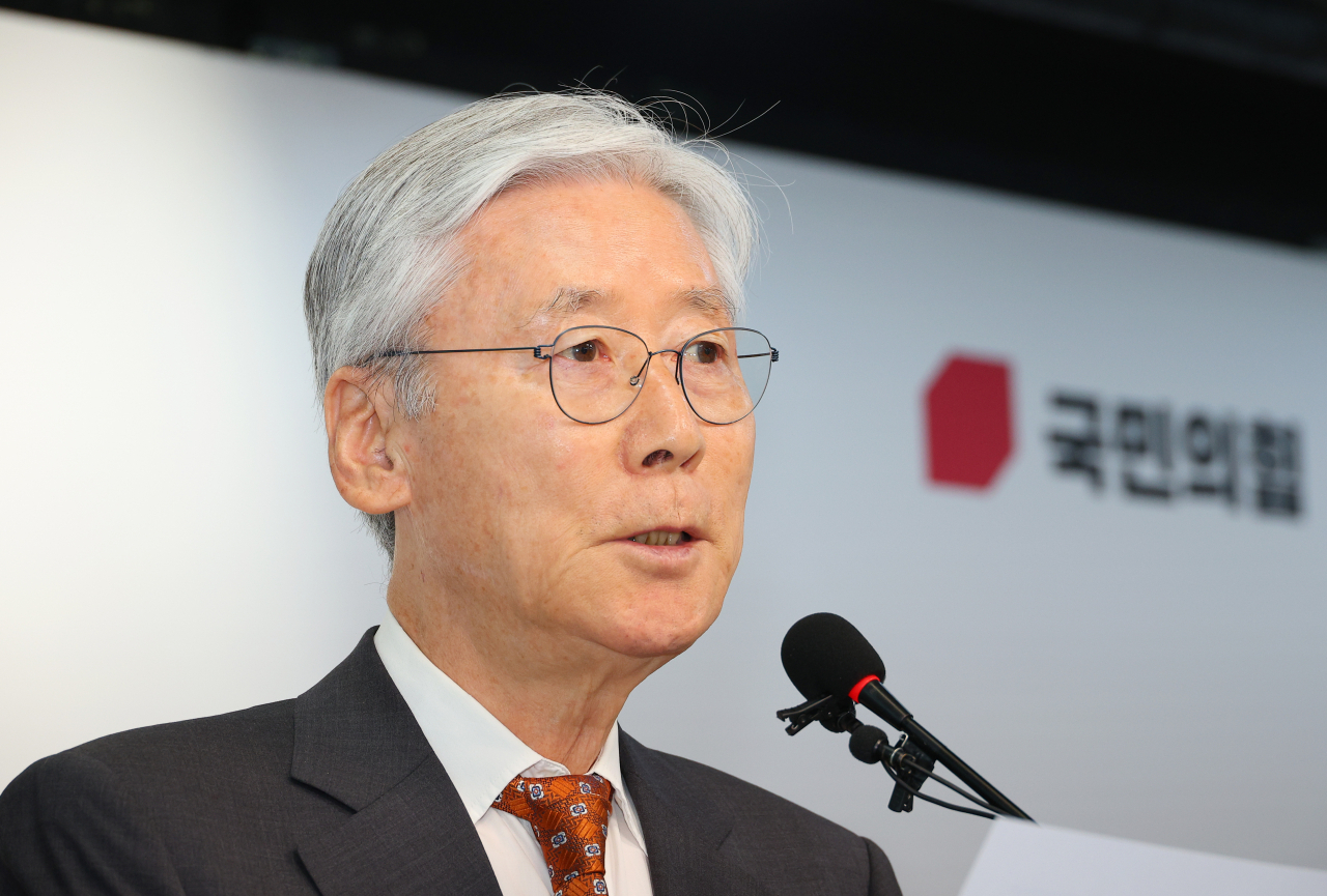 여상규 국민의힘 \당헌당규개정 특위위원장이 12일 오전 서울 여의도 당사에서 당헌 당규 개정 관련 결정사항을 발표하고 있다. 연합뉴스