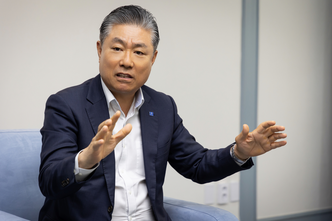 김방신 타타대우상용차 사장이 지난 5일 전북 군산공장에서 헤럴드경제와 인터뷰하고 있다. [타타대우상용차 제공]