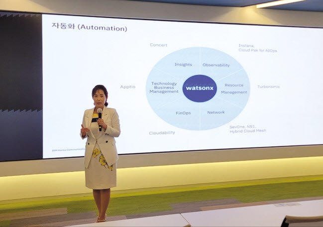 이은주 한국IBM 사장이 13일 서울 영등포구 여의도동 본사에서 열린 기자간담회에서 발언하고 있다. [한국IBM 제공]