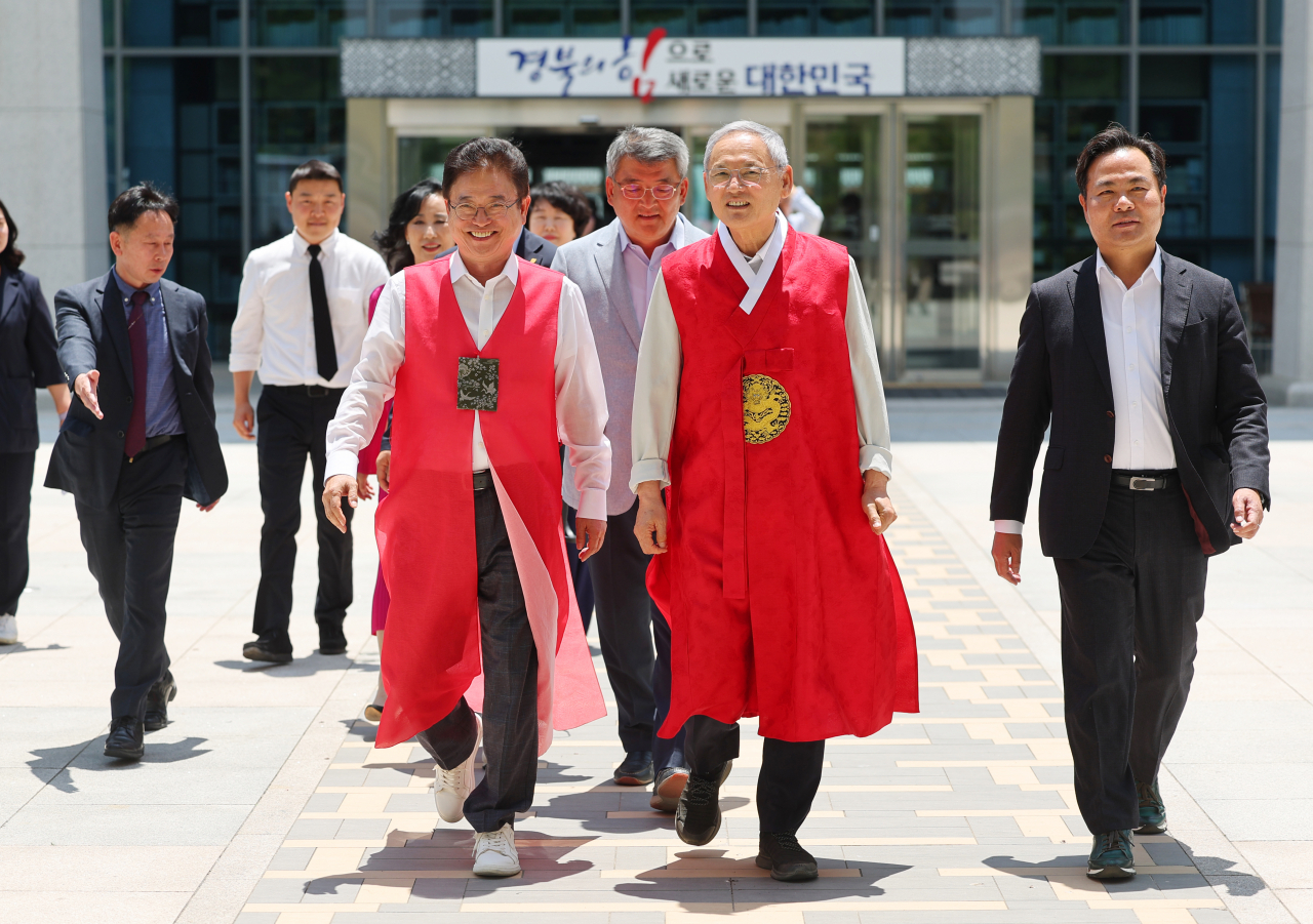 유인촌 문체부 장관이 경북도청을 방문했다.[경북도 제공]