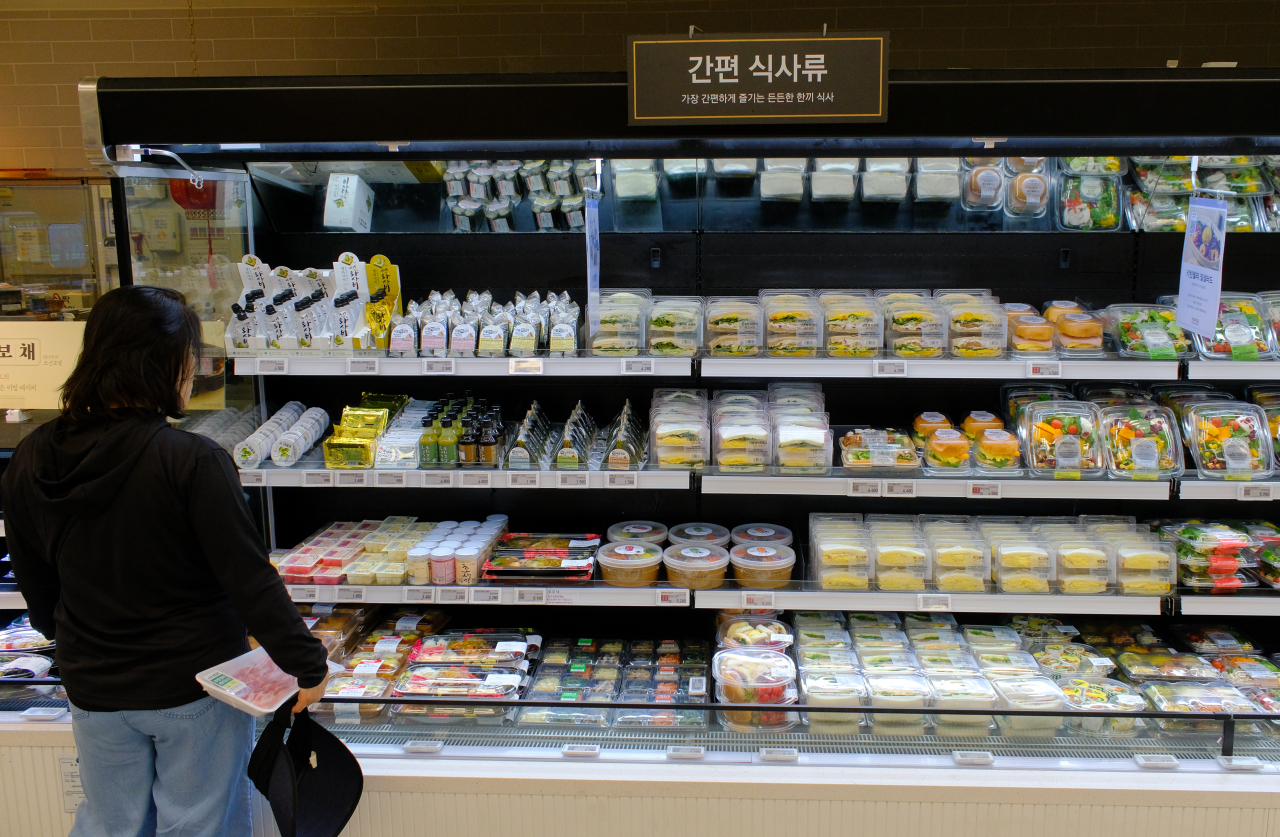 서울 영등포구 이마트 영등포점에 간편식 판매대 모습 [연합]