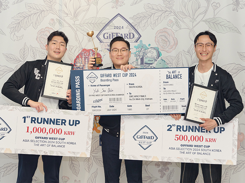 ‘2024 지파드 웨스트컵 코리아 (2024 GIFFARD WEST CUP KOREA)’ 수상자. 2위 전대현 바텐더(왼쪽부터), 1위 육수빈 바텐더, 3위 이정환 바텐더. [아영FBC제공]
