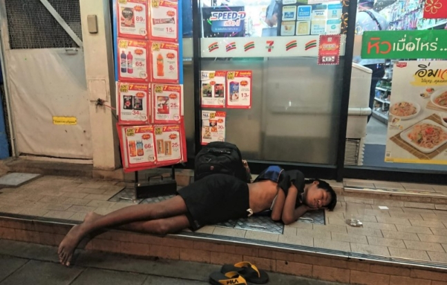 태국에서 구걸하는 거지들. [엑스 캡처]
