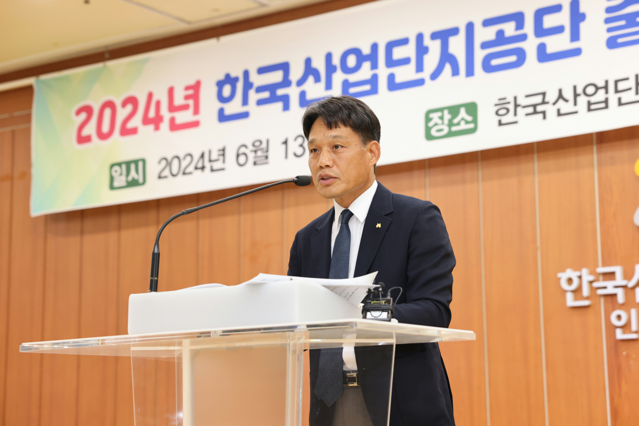 이상훈 한국산업단지공단 이사장 13일 산단공 인천지역본부에서 열린 기자 간담회에서 성과에 대해 설명하고 있다. [산단공 제공]