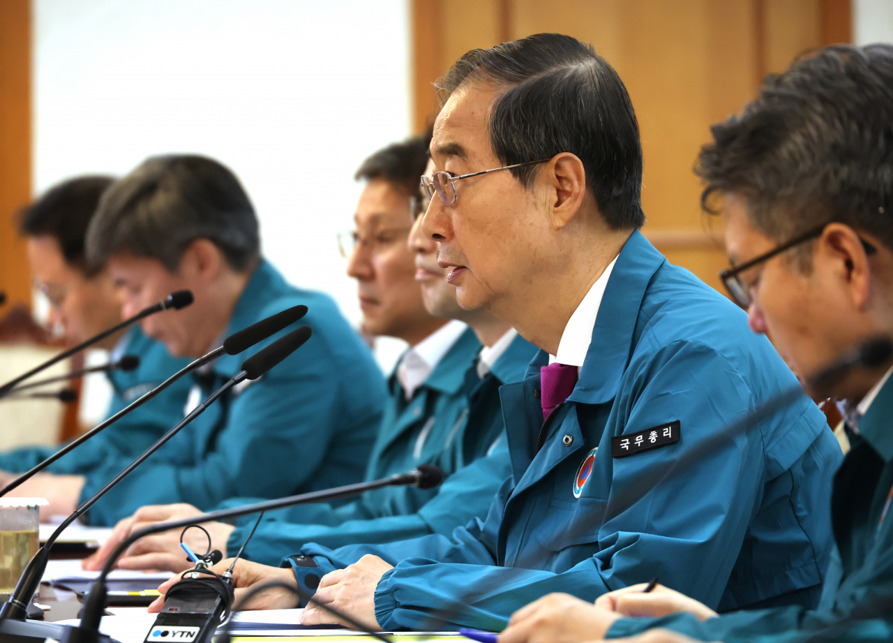 한덕수 국무총리가 16일 서울 종로구 정부서울청사에서 열린 의사 집단행동 중앙재난안전대책본부 회의에서 발언하고 있다.[연합]