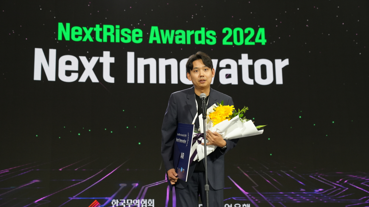 넥스트라이즈 어워드 2024에서 넥스트 이노베이터상을 수상한 김영준 파블로항공 대표가 수상소감을 발표하고 있다. [파블로항공 제공]