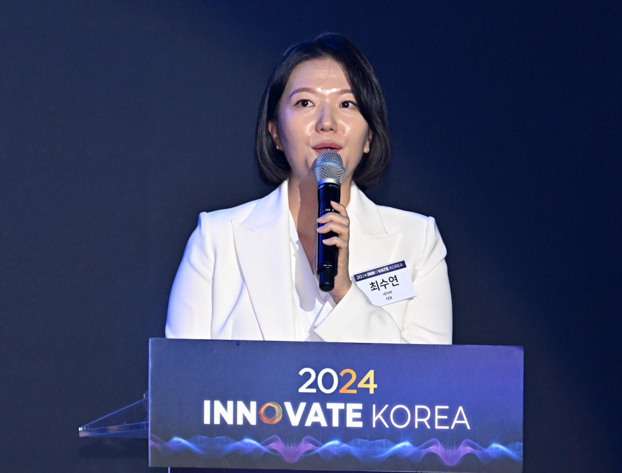 최수연 네이버 대표가 지난 5일 대전시 유성구 KAIST 류근철 스포츠 콤플렉스에서 ‘신인류가 온다’의 주제로 열린 ‘이노베이트 코리아 2024’에서 강연을 하고 있다. 대전=이상섭 기자