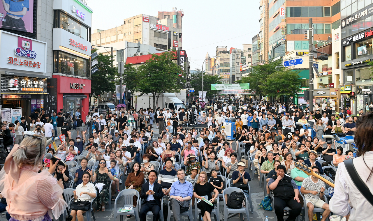 서울 서대문구는 한국과 프랑스의 문화 교류를 위해 22일 신촌 연세로에서 프랑스 거리음악축제를 연다고 17일 밝혔다.[서대문구 제공]