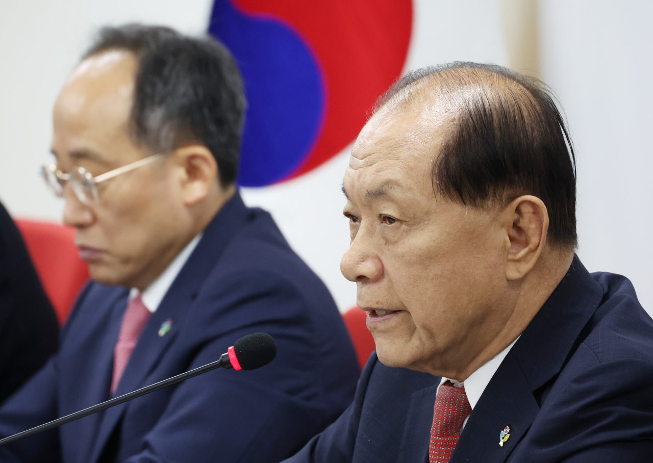 황우여 국민의힘 비대위원장이 17일 여의도 당사에서 열린 비상대책위원회의에서 발언하고 있다. [연합]