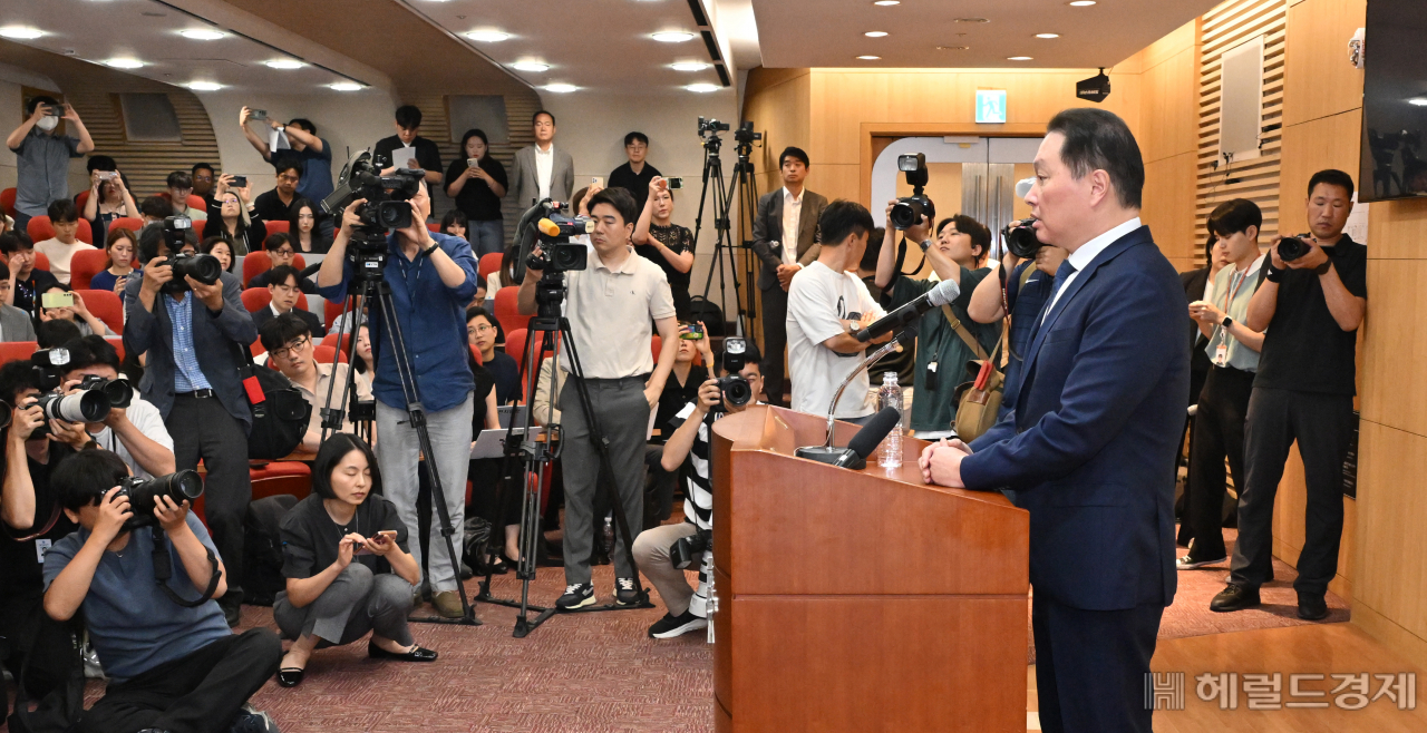 재판부 판결문 수정에…최태원 측 “단순 경정 끝날 일 아냐, 이의제기 검토”