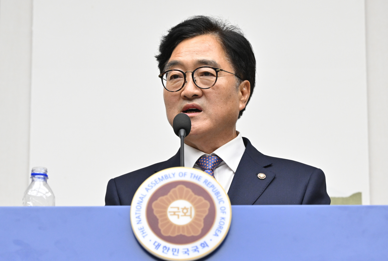 우원식 국회의장이 17일 오후 서울 여의도 국회 의장접견실에서 국회 원 구성 관련 기자회견을 하고 있다. 임세준 기자