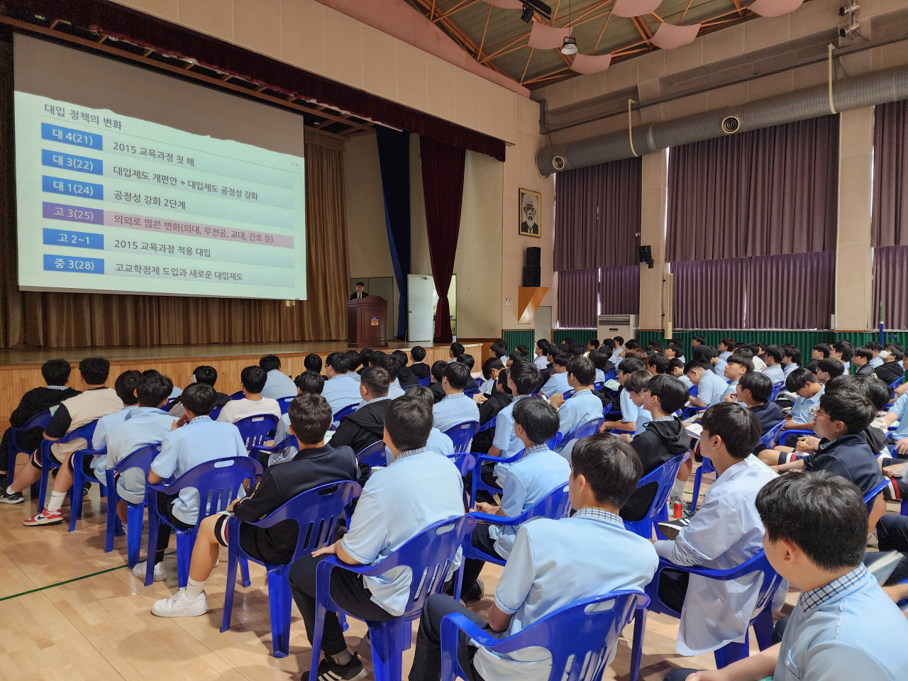 서울 용산구는 용산구청 아트홀 소극장에서 19일 오후 6시 진학 심포지엄 ‘2024년도 용산진학 길라잡이’를 개최한다고 18일 밝혔다. 사진은 5월 29일 열린 ‘찾아가는 용산 진학’ 프로그램.[용산구 제공]