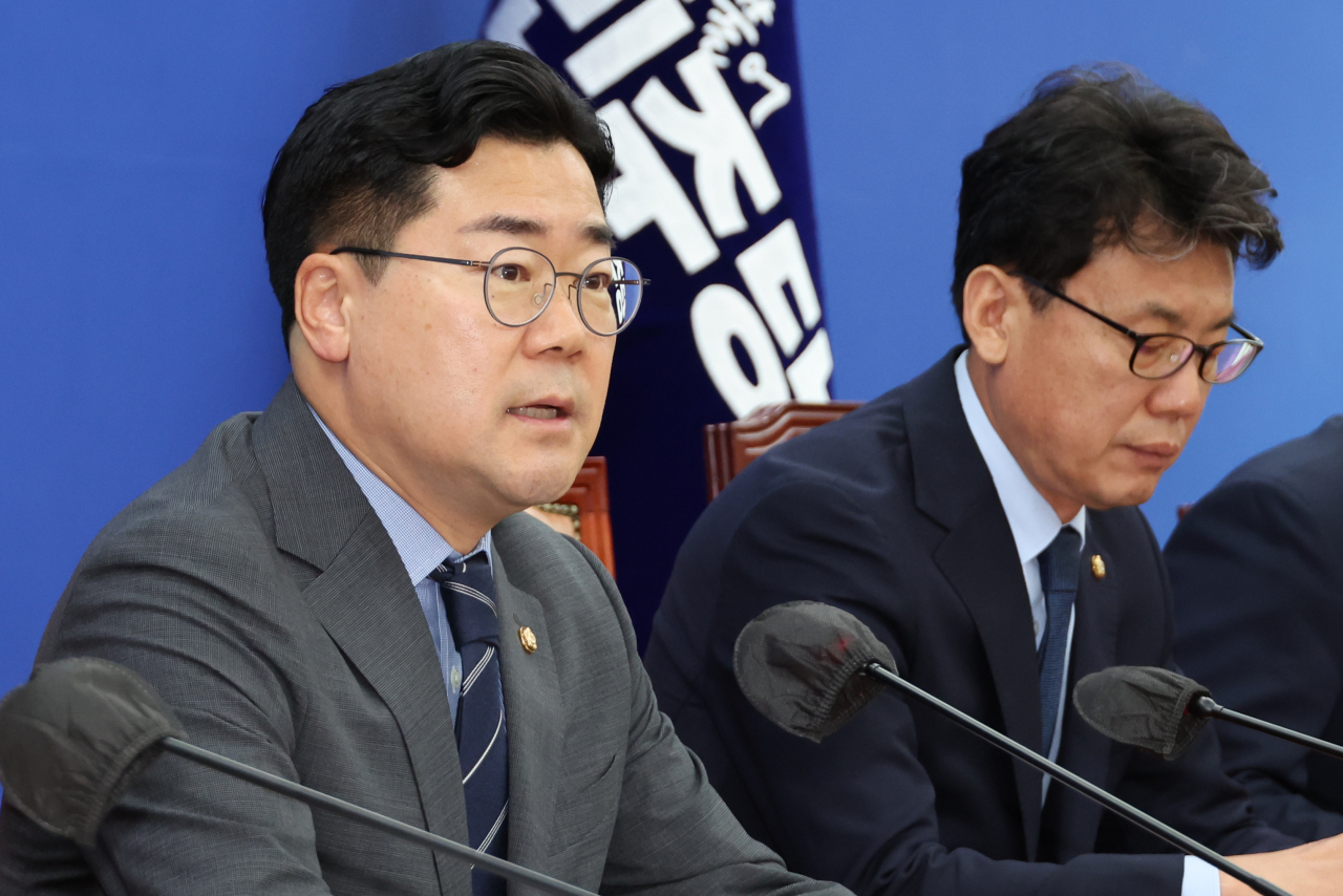 박찬대 더불어민주당 원내대표가 18일 오전 서울 여의도 국회에서 열린 원내대책회의에서 발언하고 있다. [연합]