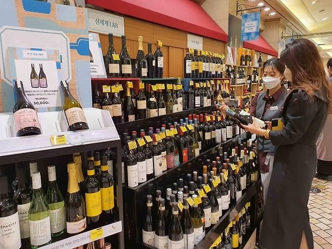 신세계 강남점 지하1층 와인행사 코너 [신세계백화점 제공]