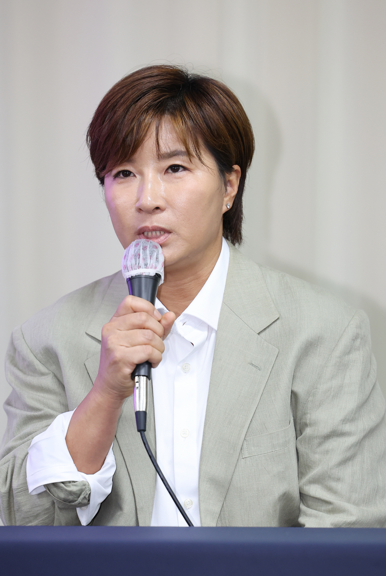 박세리가 18일 오후 서울 강남구 스페이스쉐어 삼성코엑스센터에서 부친 박준철 씨의 사문서위조 혐의에 대한 입장을 밝히고 있다. 연합뉴스