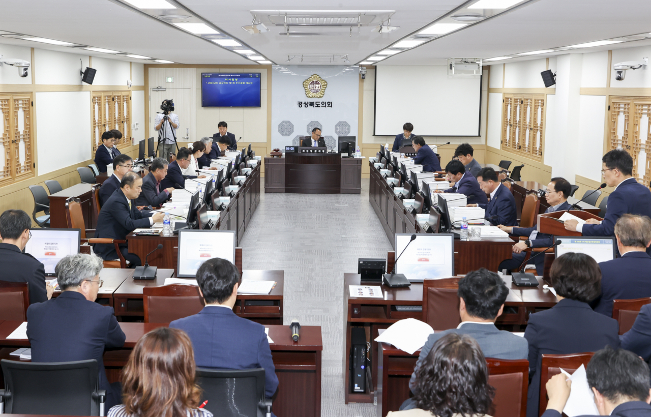 제346임시회 예산결산특별위원회 모습.[경북도의회 제공]