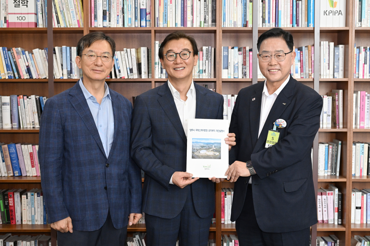 (왼쪽부터)정성호 국회의원, 전재수 국회의원(문화체육관광위원장), 강수현 양주시장