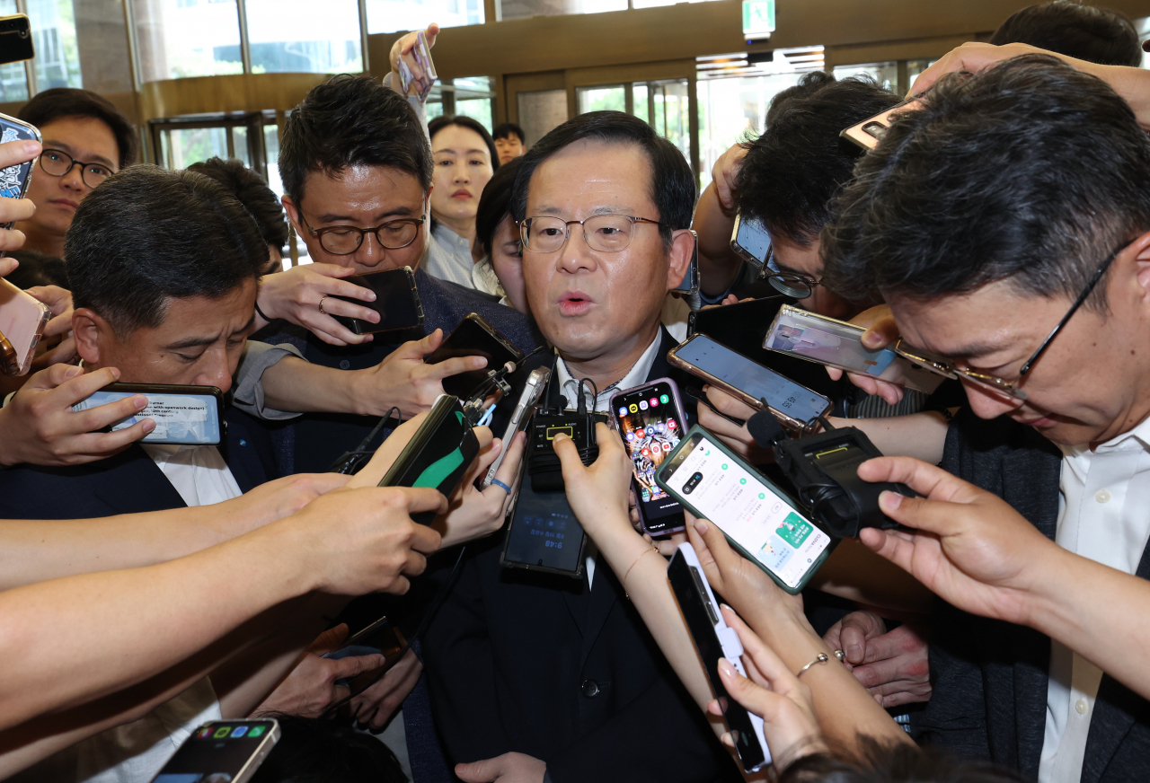 조병규 우리은행장이 19일 오전 서울 중구 은행회관에서 열린 이복현 금감원장과 은행장들과의 간담회에 참석하기 전 발언하고 있다. [연합]