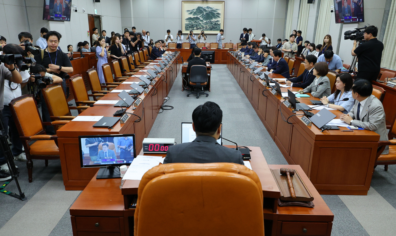 상임위 속도전 민주, 업무보고 이어 청문회로 대여 압박[이런정치]