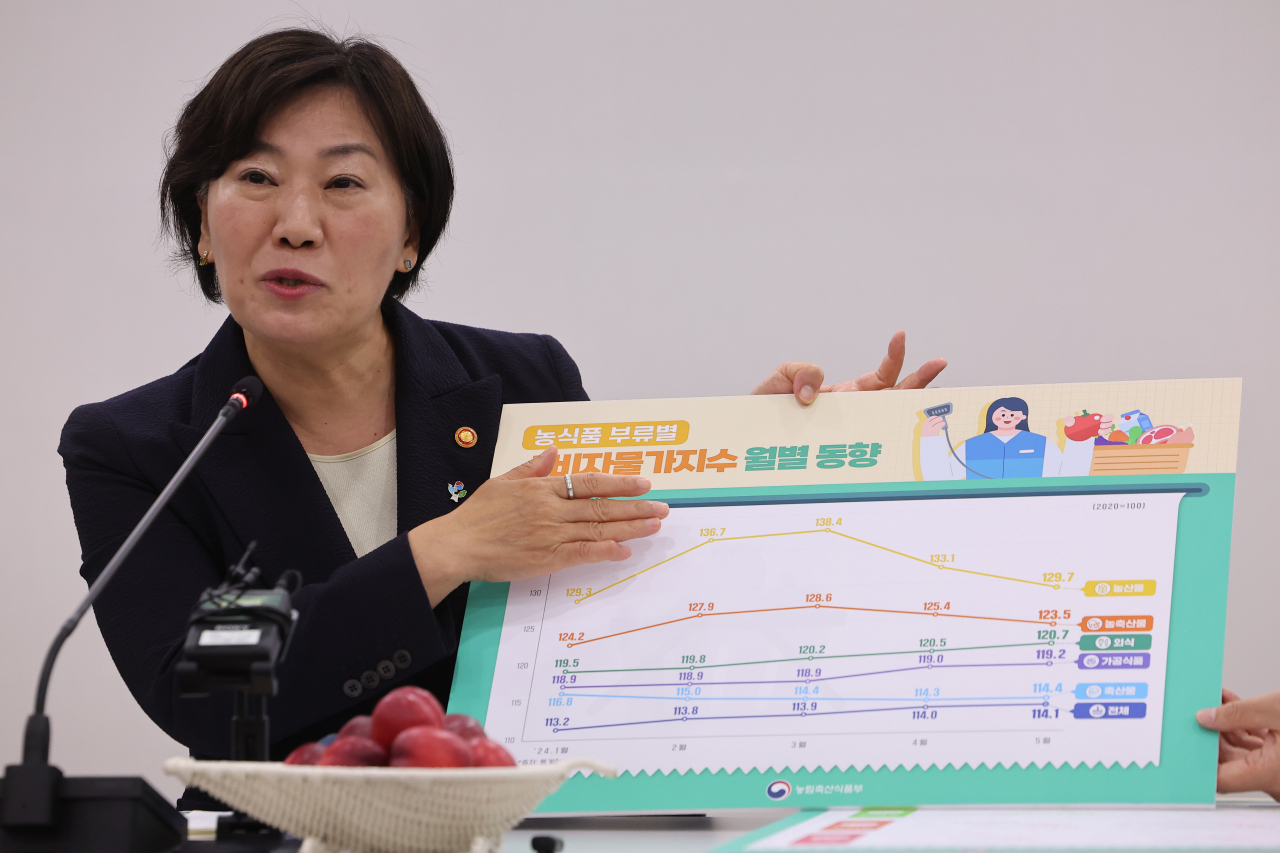 송미령 농림축산식품부 장관이 19일 오전 정부세종청사에서 출입 기자들과 간담회를 하고 있다. [연합]