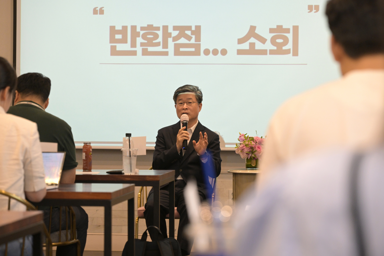 김길성 서울 중구청장이 19일 취임 2주년 기자설명회에서 질문에 답하고 있다.[중구 제공]
