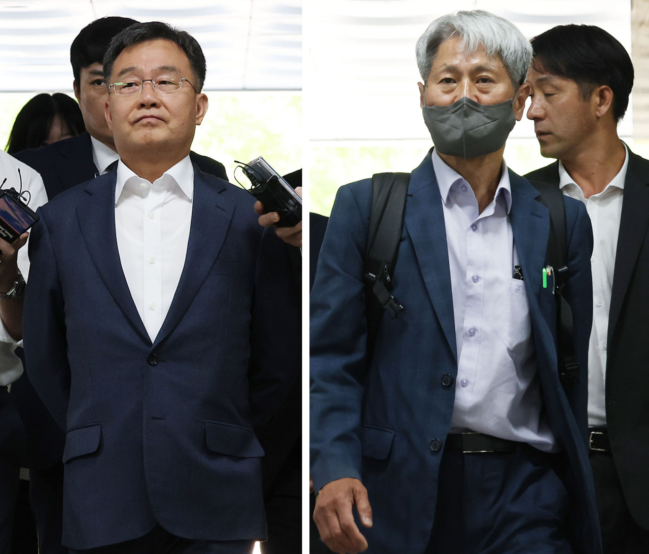 화천대유자산관리 대주주 김만배 씨(왼쪽)와 신학림 전 언론노조 위원장이 서울 서초구 서울중앙지법에서 열린 영장실질심사에 출석하기 위해 법정으로 향하고 있다. [연합]
