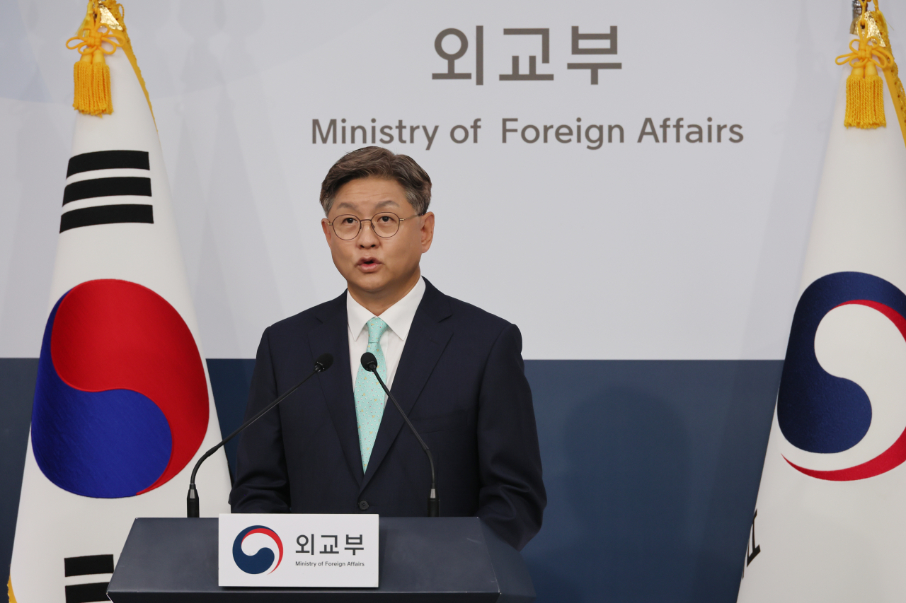 외교부 임수석 대변인이 18일 서울 종로구 정부서울청사 별관에서 정례브리핑을 하고 있다. [연합]