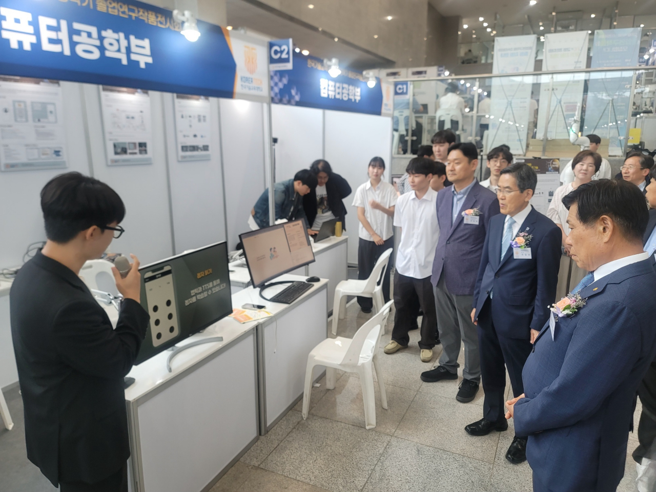 한국기술교육대학교는 6.20(목)~21(금)일 이틀간 교내 담헌실학관에서 5개 학부 8개 전공 학생들 이 한 학기 동안 직접 설계· 제작한 166점의 졸업작품을 전시하는‘2024년 졸업연구작품전시회 를 개최한다. [한국기술교육대학교 제공]