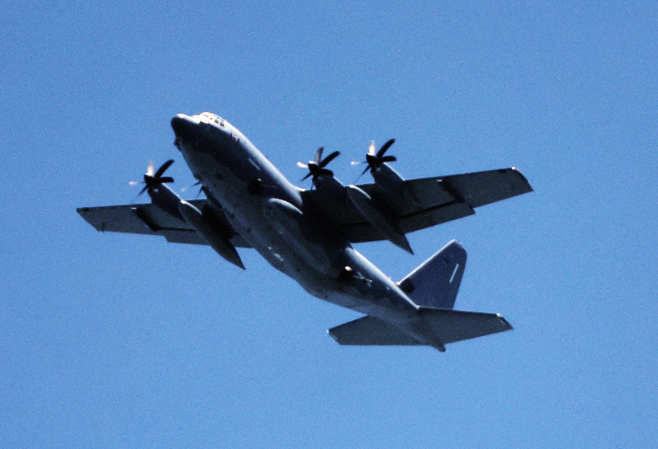공군은 20일 ‘하늘의 전함’으로 불리는 미국의 특수전 항공기 AC-130J ‘고스트라이더’가 한반도에 전개한 가운데 17일부터 이날까지 한미 연합공중훈련을 실시했다고 밝혔다. AC-130J가 지난 18일 강원도 태백 필승사격장 상공을 비행하는 모습. [연합]