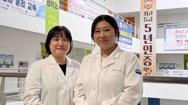 제주관광대 간호학과 김민경, 이지혜 학생. [제주관광대 제공]