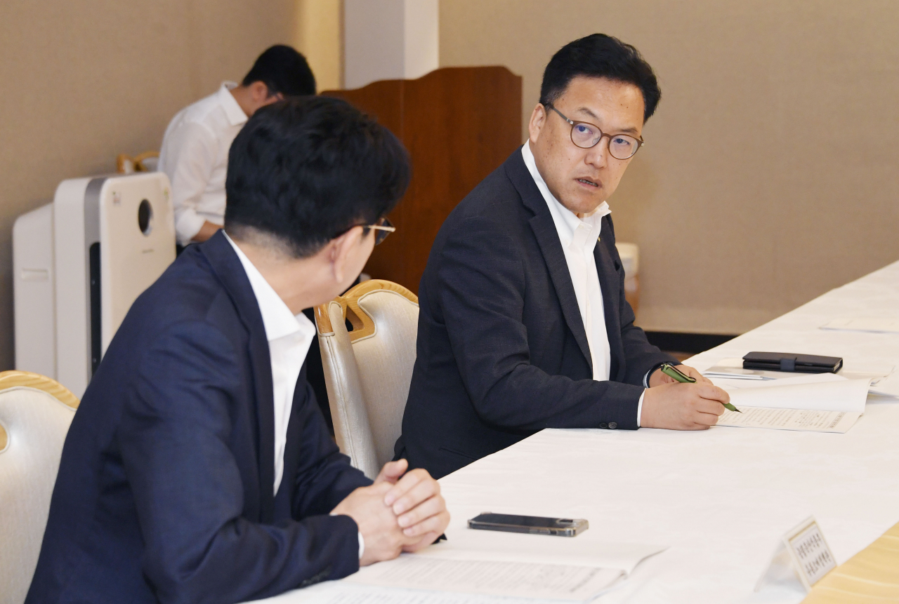 김병환 기획재정부 차관이 21일 오전 서울 종로구 정부서울청사에서 열린 '물가관계차관회의'를 주재, 모두발언을 하고 있다. [기획재정부 제공]