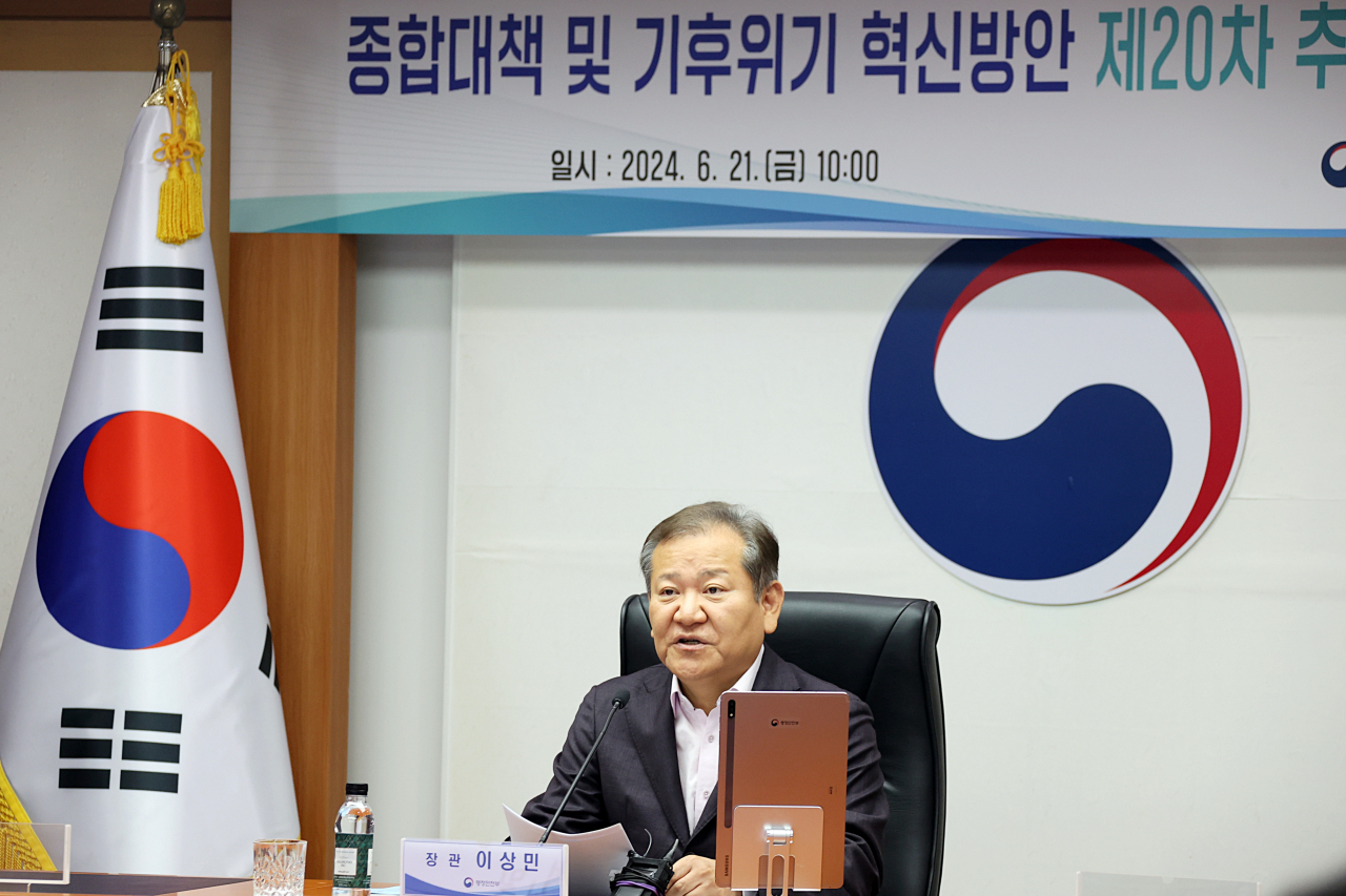 이상민 행정안전부 장관이 21일 오전 서울 종로구 정부서울청사에서 열린 ‘국가안전시스템 개편 종합대책 및 기후위기 재난대응 혁신방안 제20차 추진상황 점검회의’에서 발언하고 있다.[행정안전부 제공]