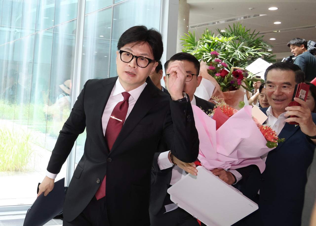 한동훈 전 국민의힘 비대위원장이 23일 당 대표 출마선언을 위해 국회 소통관으로 들어서고 있다. [연합]